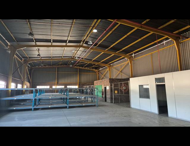 3,204M² WAREHOUSE FOR SALE IN VINTONIA
